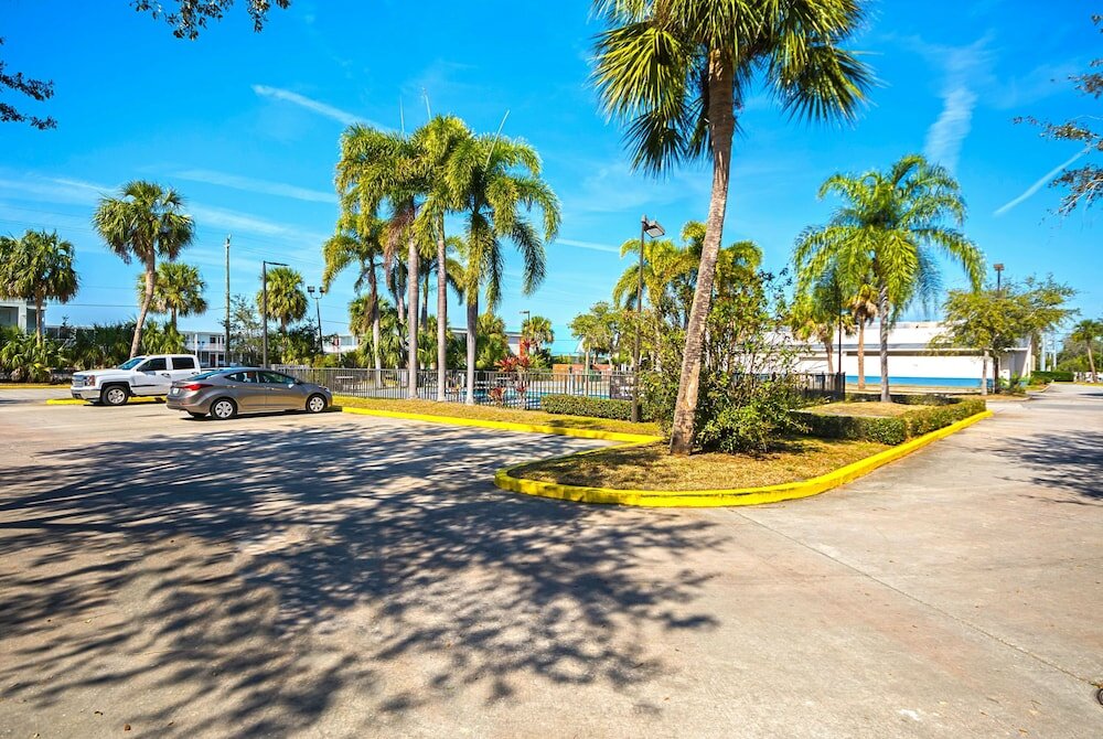 Фото Americas Best Value Inn & Suites Melbourne