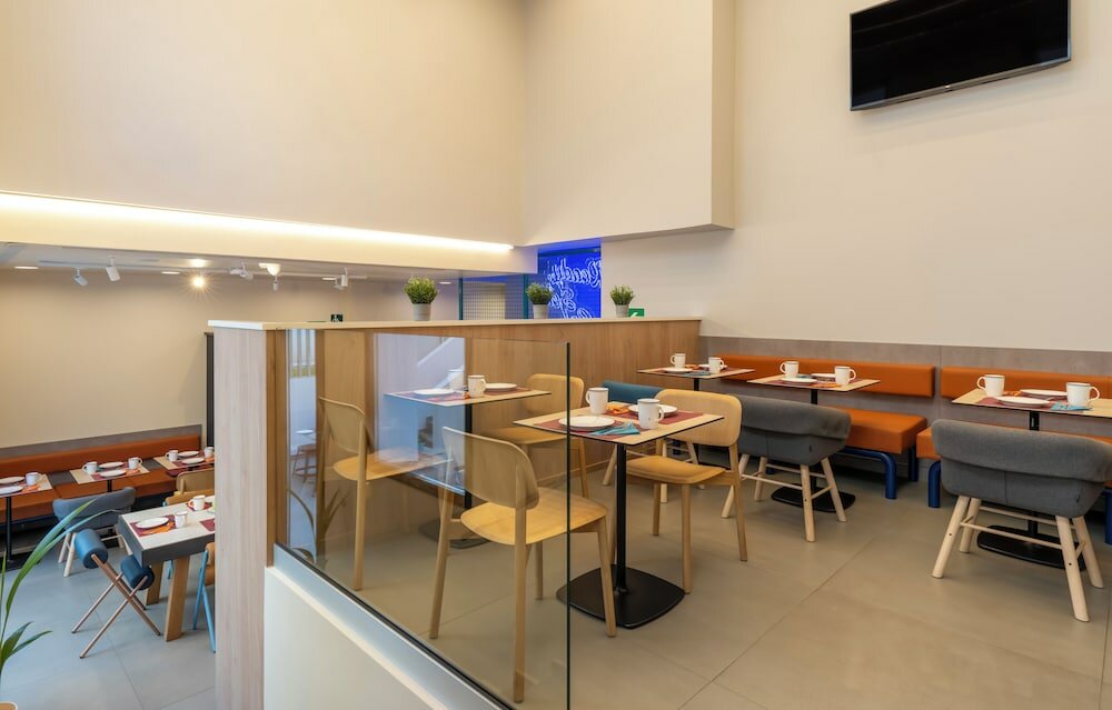 Фото Ibis Budget Valencia Centro Puerto