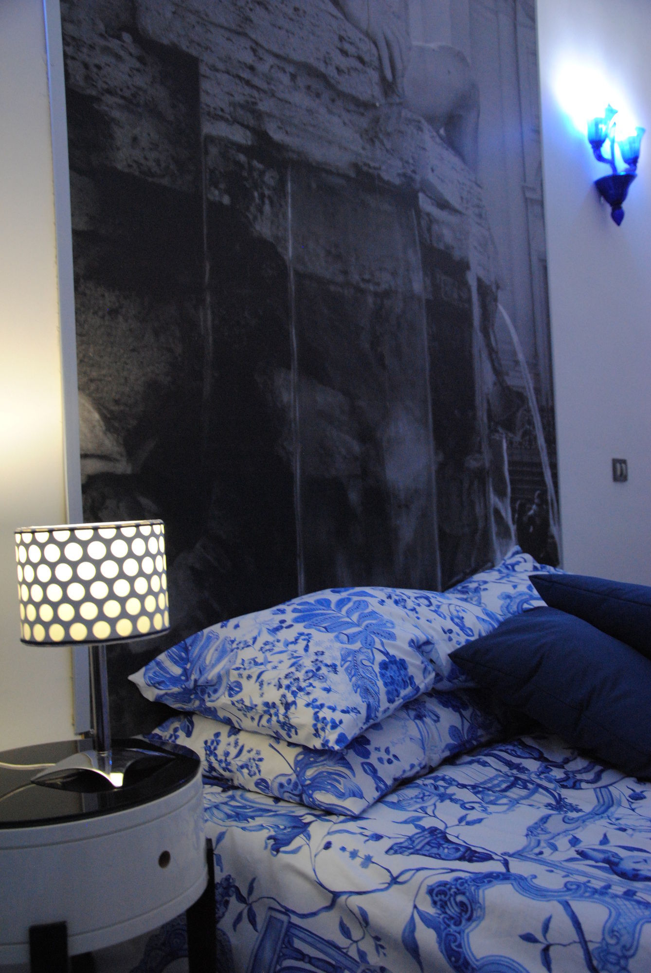 Фото White Vatican