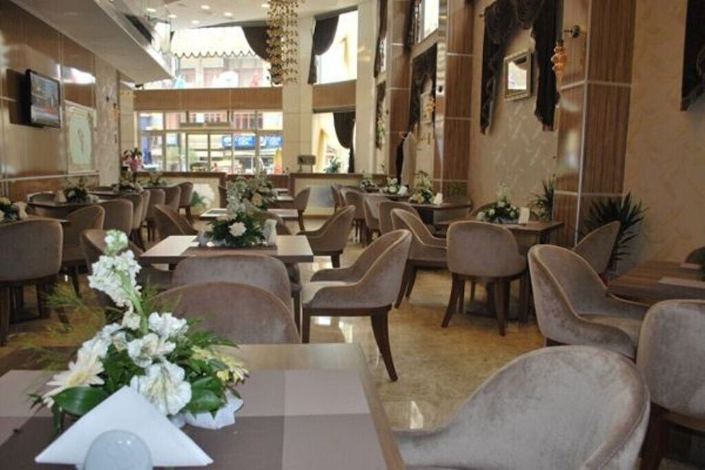 Фото Perama Hotel