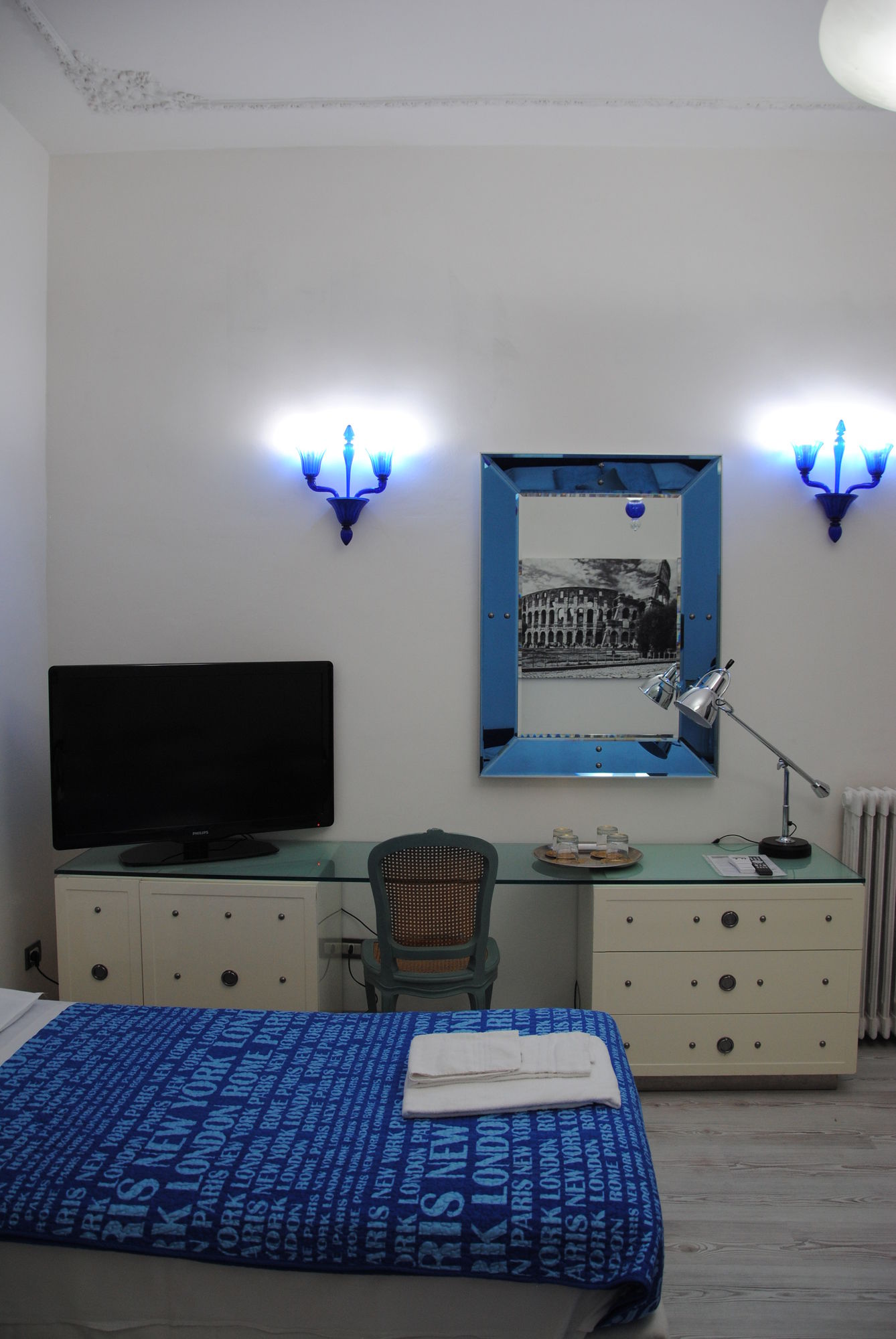 Фото White Vatican