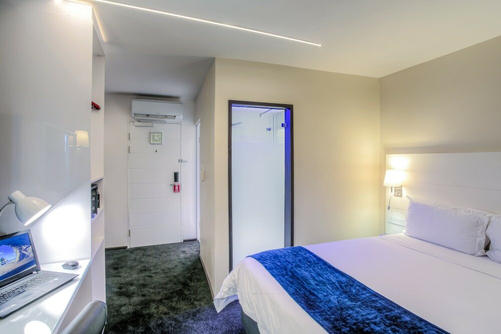 Фото Signature Lux Hotel, by Onomo