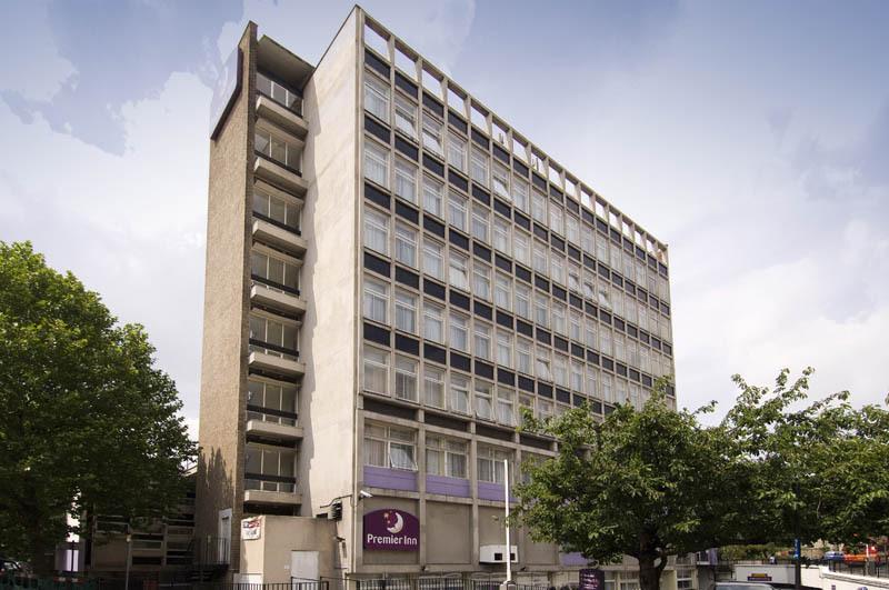 Фото Premier Inn London Putney Bridge