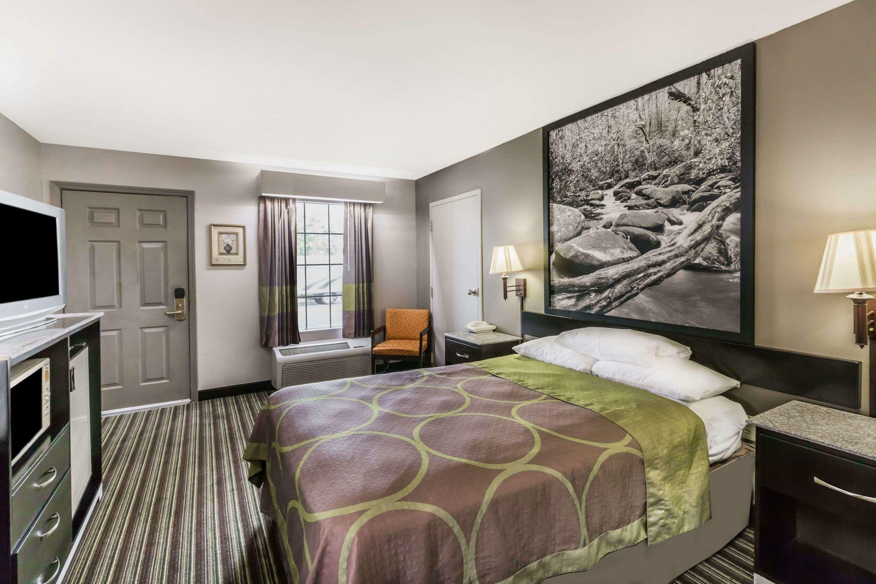 Фото Super 8 by Wyndham Clinton