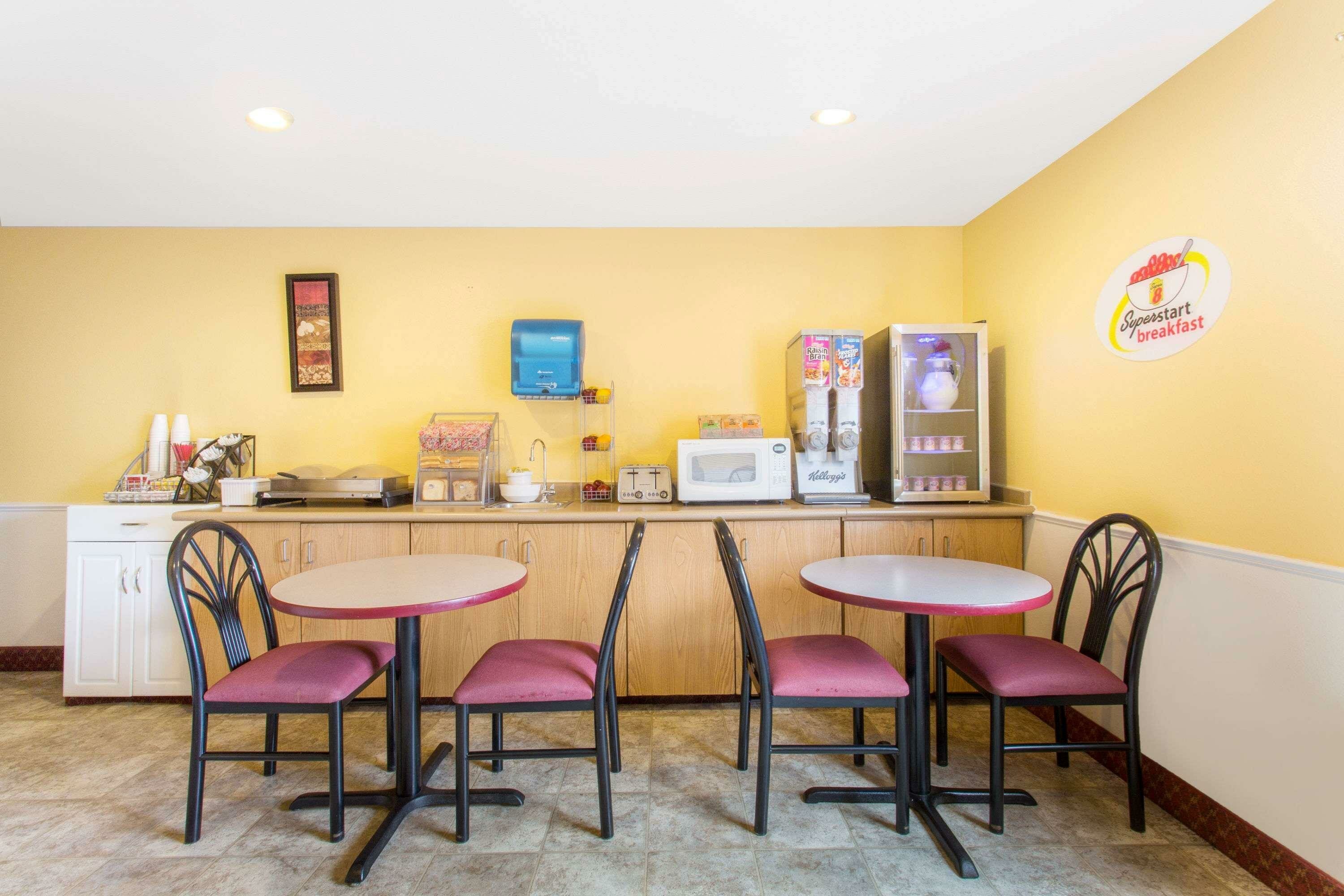 Фото Super 8 by Wyndham Elko