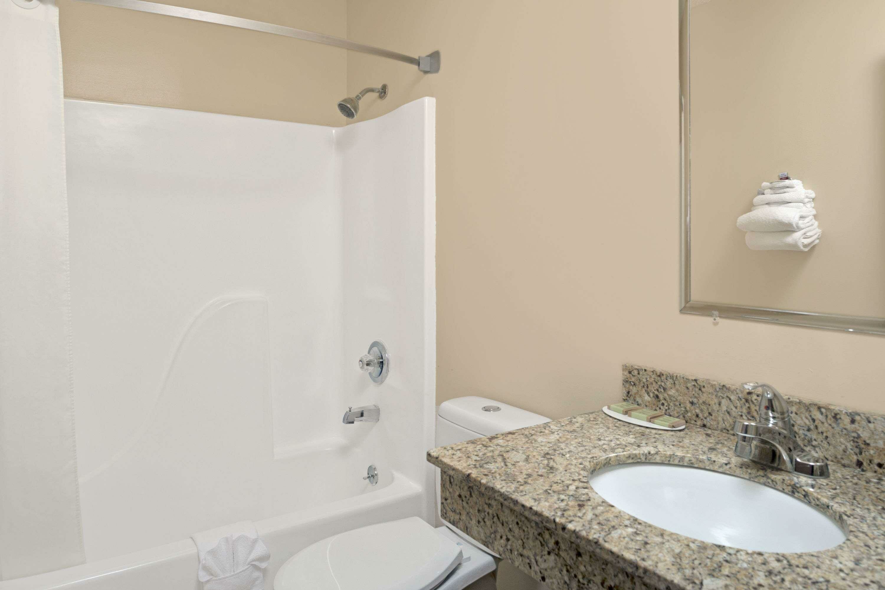 Фото Super 8 by Wyndham Omaha I-80 West