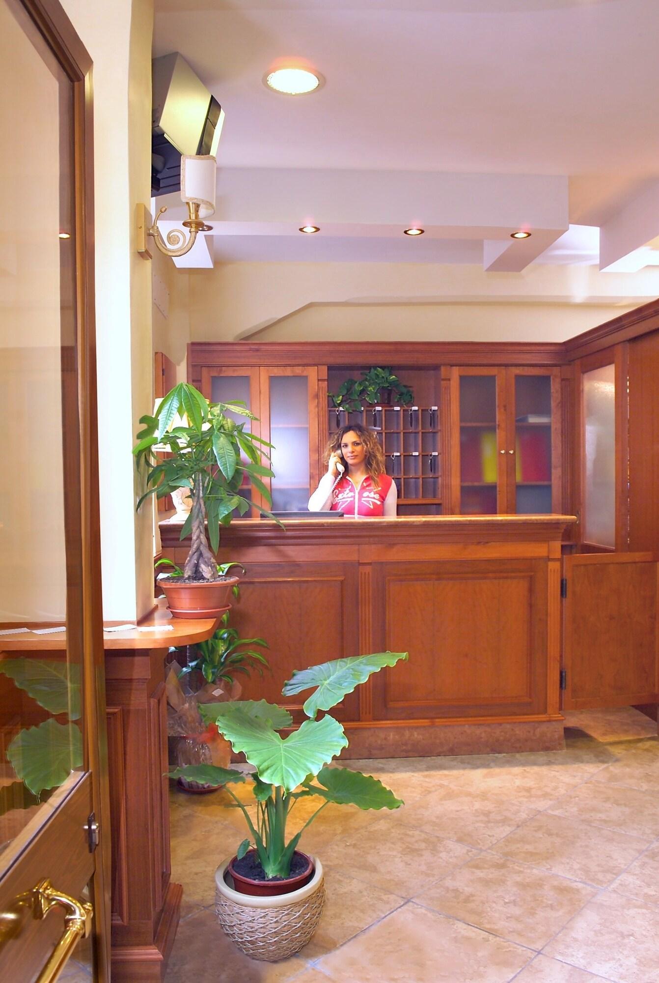 Фото Hotel Kriss