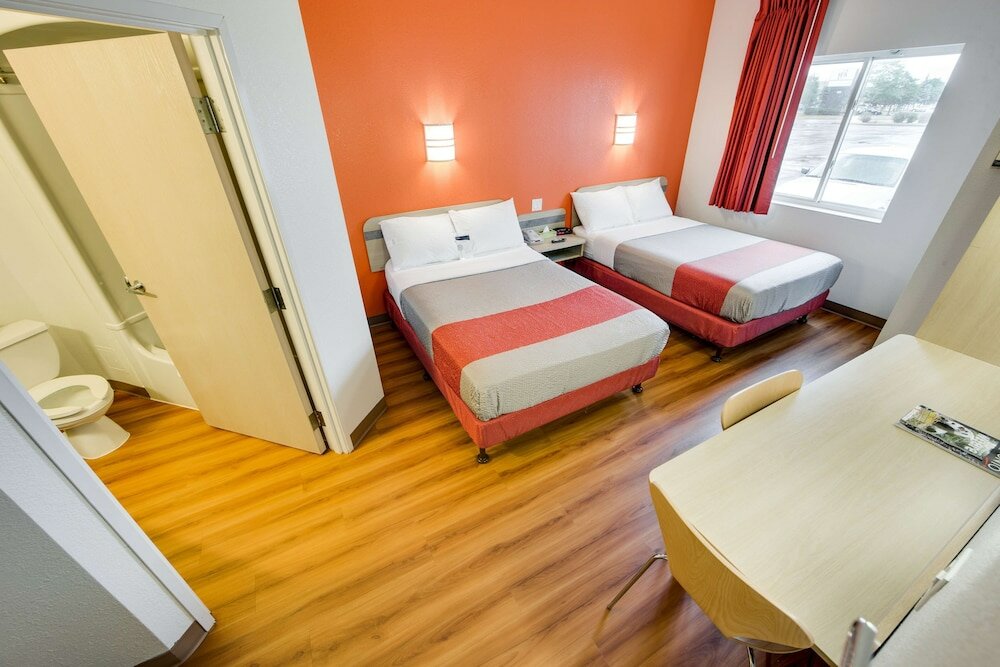 Фото Motel 6 - Toronto - Brampton