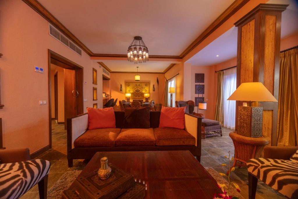 Фото Royal Savoy Hotel & Villas