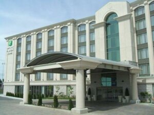 Гостиница Holiday Inn Express Hotel And Suites Montreal Airport