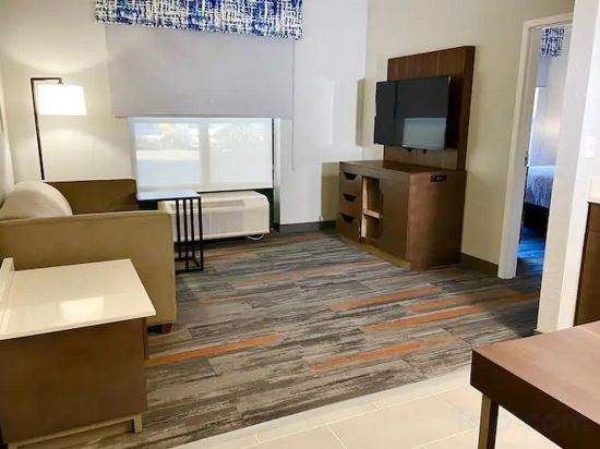 Фото Hampton Inn & Suites Phoenix-Goodyear