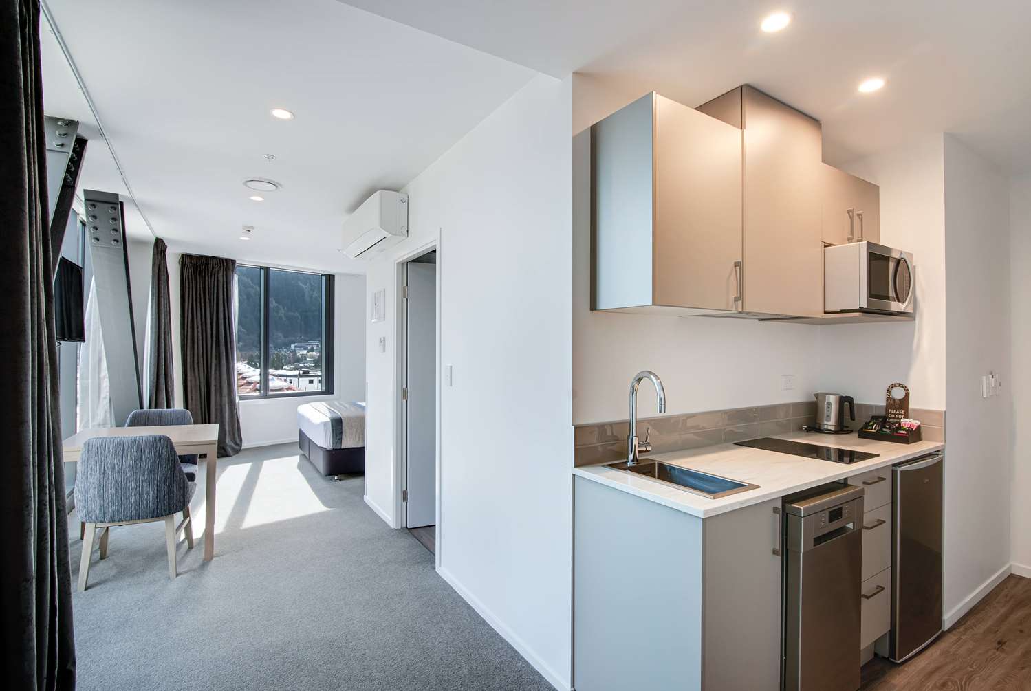 Фото Ramada Queenstown Central