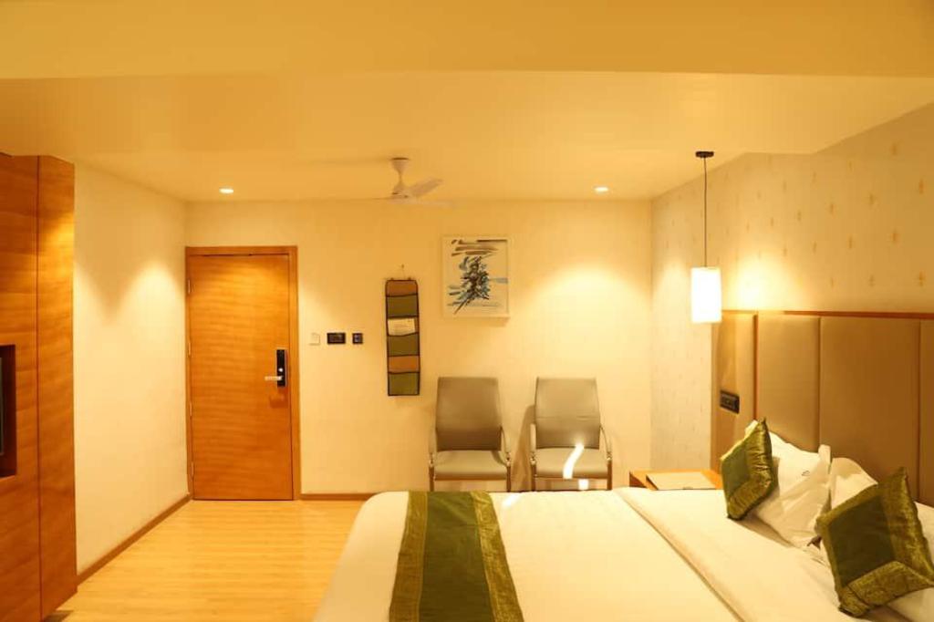 Фото Hotel Reva Regency