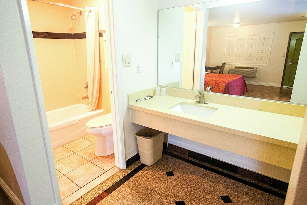 Фото Tropic Lodge