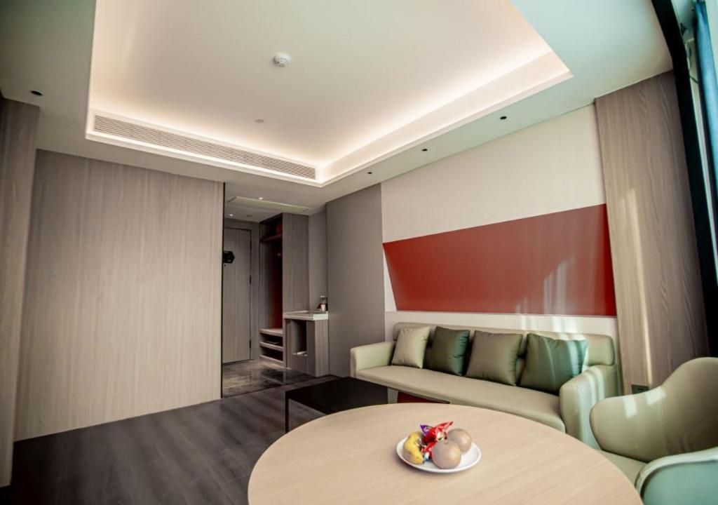 Фото Microtel by Wyndham Qingdao Huangdao