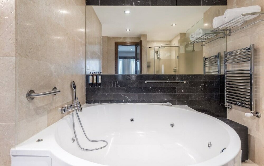 Фото Eurostars Suites Mirasierra