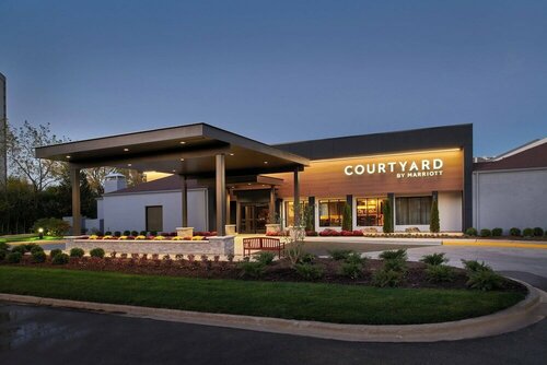 Гостиница Courtyard Marriott в Элмхерсте