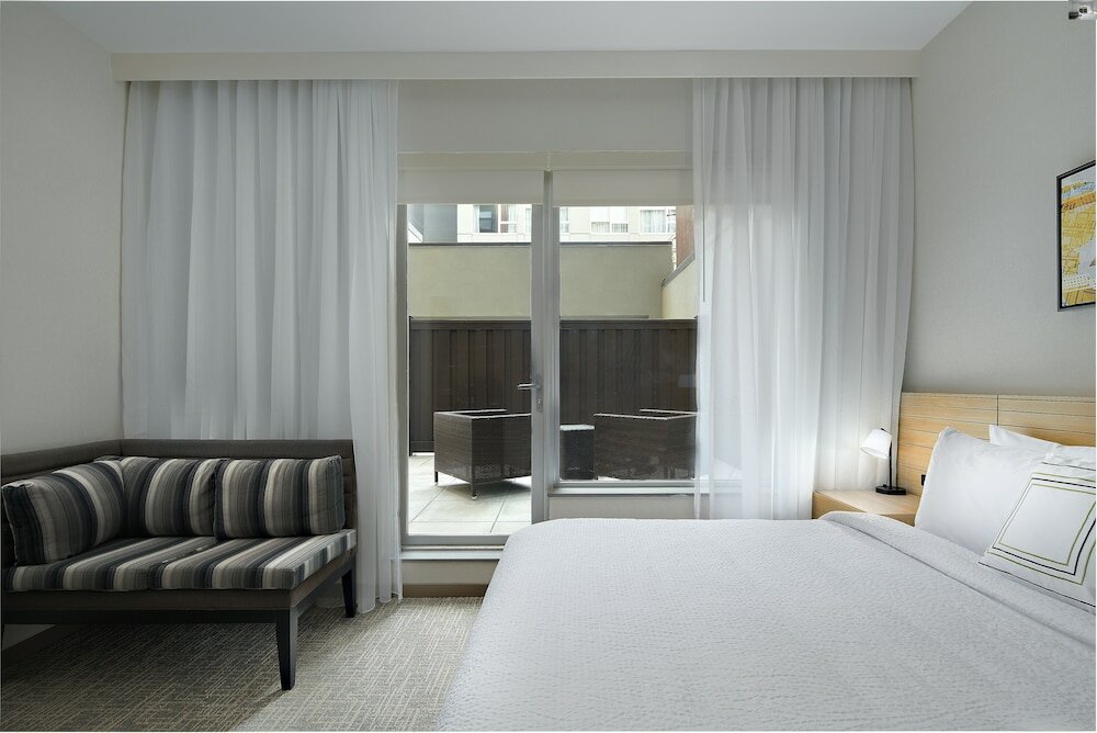 Фото TownePlace Suites by Marriott New York Manhattan