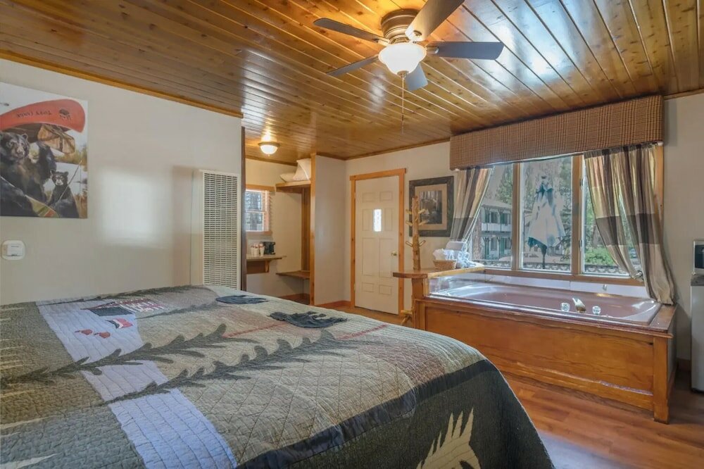 Фото Black Forest Lodge And Cabins