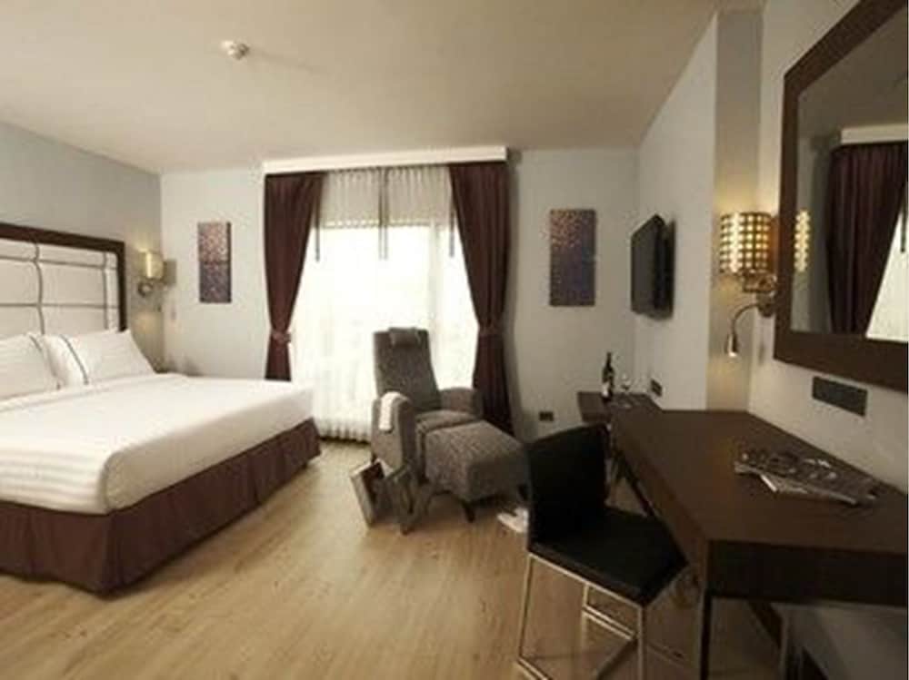 Фото Отель Sukhumvit Suites