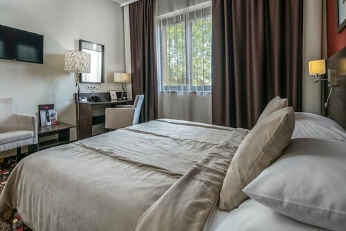 Внешний вид отеля Budapest Airport Hotel Stacio Wellness & Conference в Вечеше, фото 3