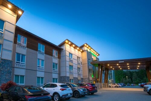 Внешний вид отеля Sandman Hotel & Suites Squamish в Скуамише, фото 3