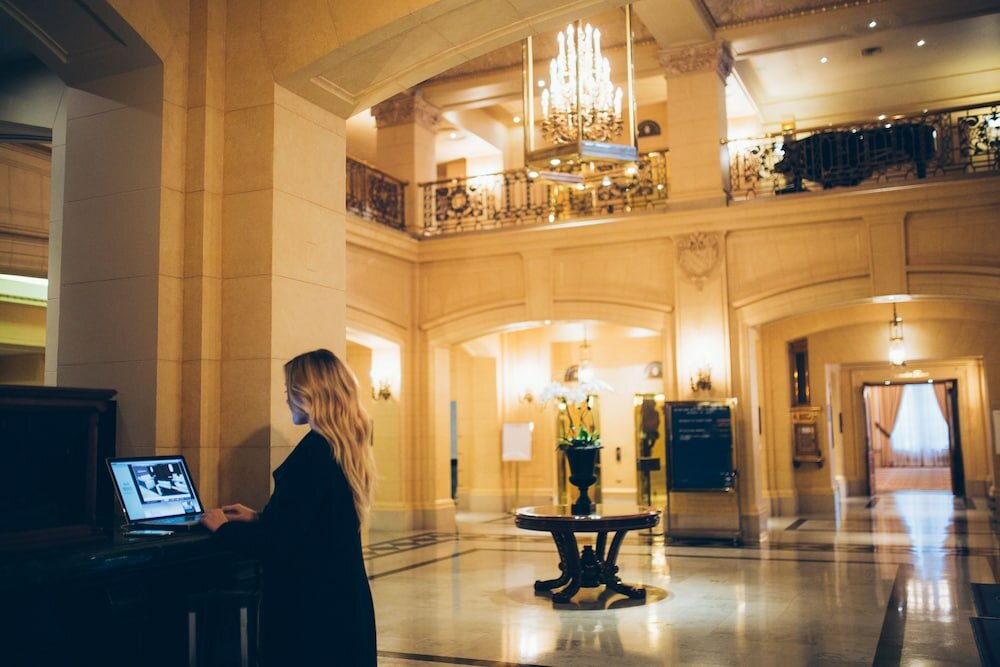 Фото The Fort Garry Hotel