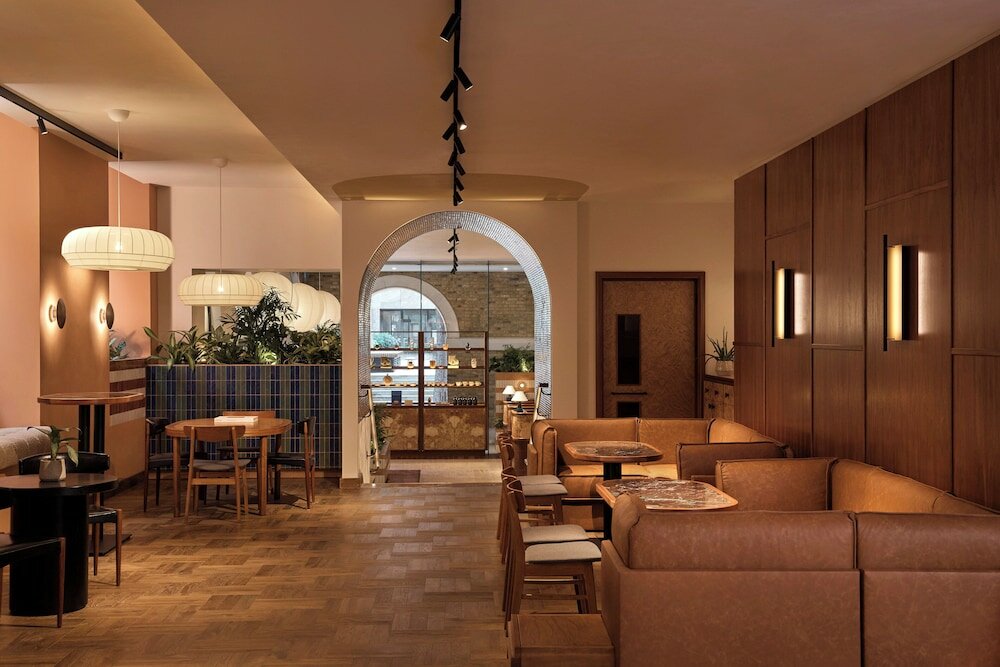 Фото Devonshire Club & Hotel