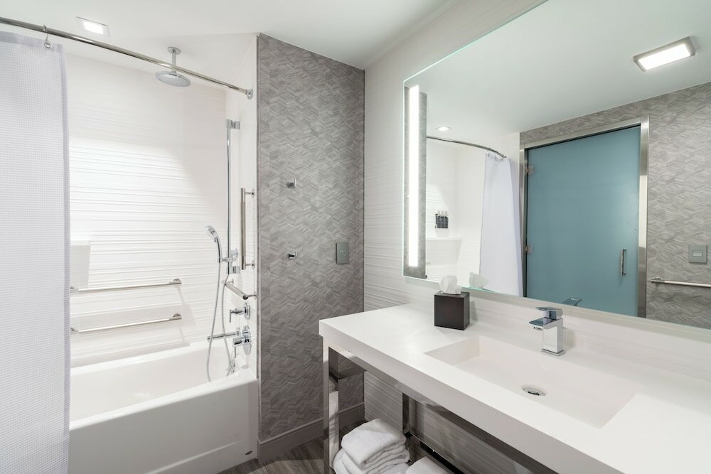 Фото Ac Hotel by Marriott Portsmouth