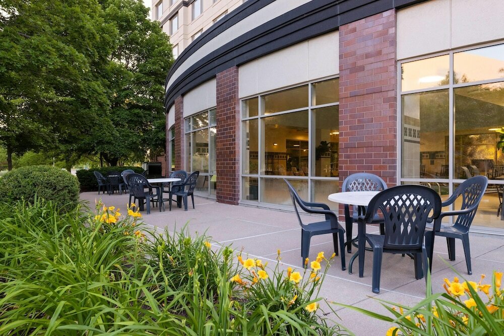 Фото Wyndham Moline on John Deere Commons