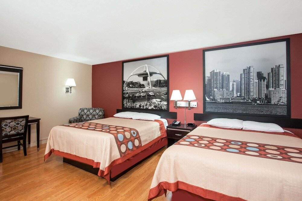 Фото Super 8 by Wyndham Pasadena/LA Area