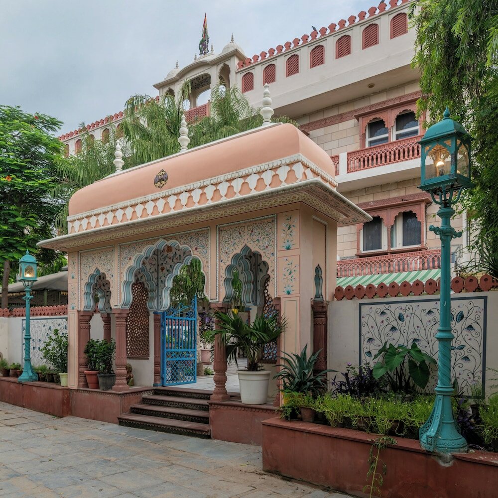 Фото Suryaa Villa - A City Centre Hotel