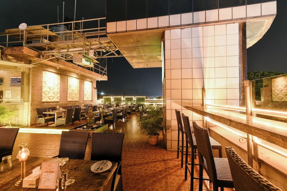 Фото Hotel Roopa