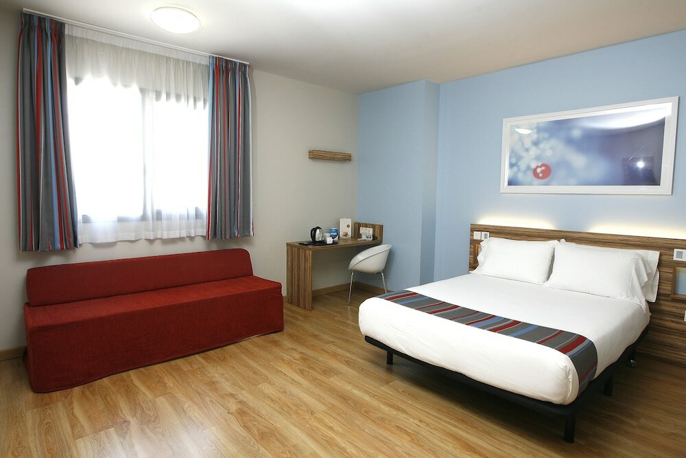 Фото Travelodge Madrid Metropolitano