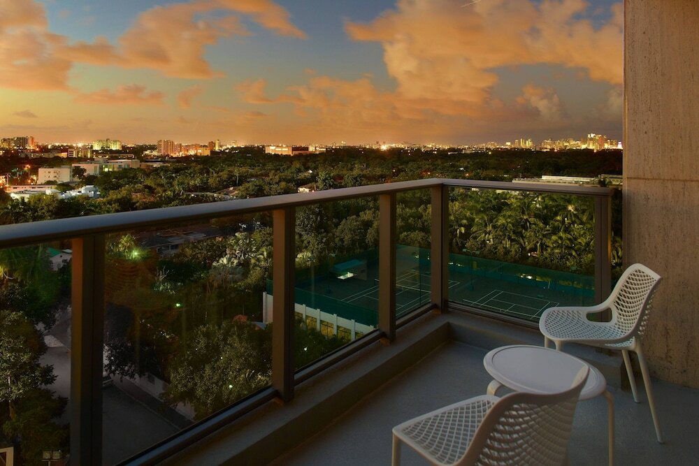 Фото Courtyard Miami Coconut Grove