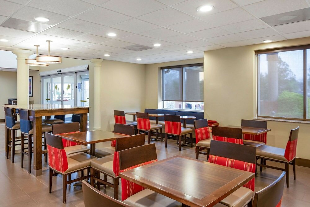 Фото Comfort Suites Raleigh Walnut Creek