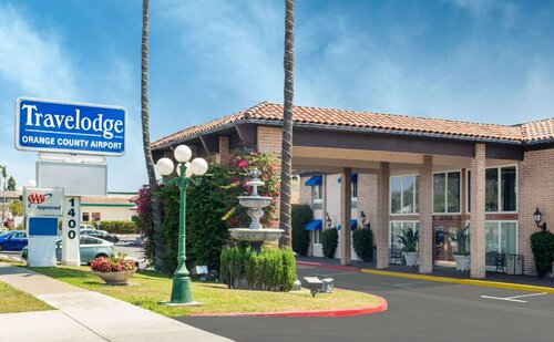 Гостиница Travelodge by Wyndham Orange County Airport Costa Mesa в Коста-Меса