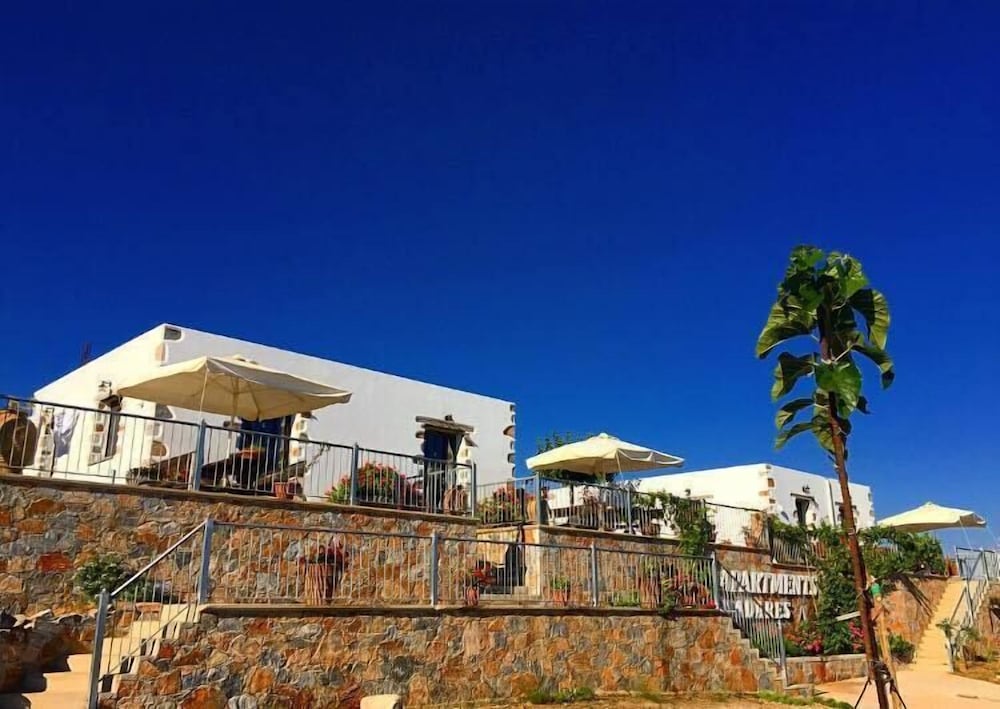 Traditional Apartments Madares - 19