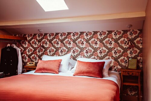 Гостиница Hôtel Maison Lacassagne в Броне