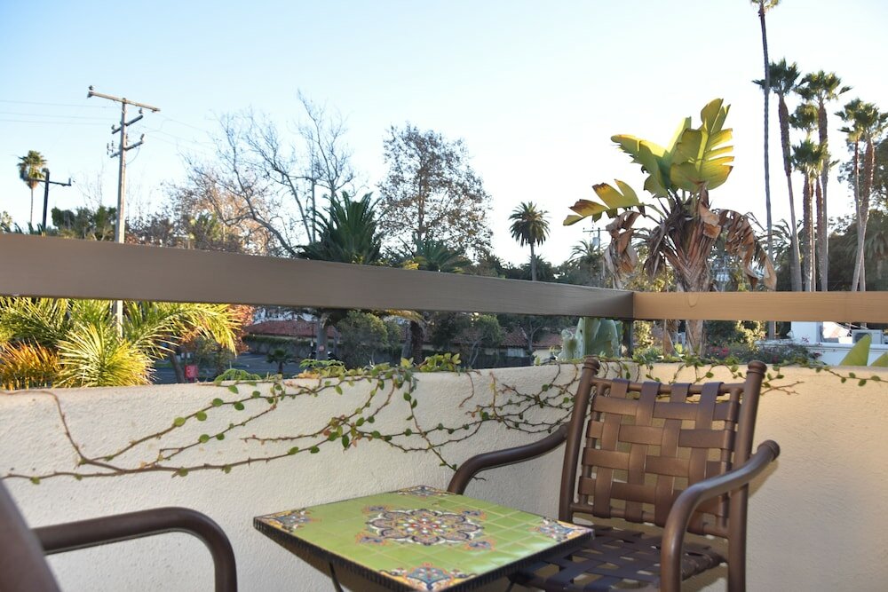 Фото Franciscan Inn & Suites