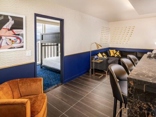 Фото Circa Resort & Casino