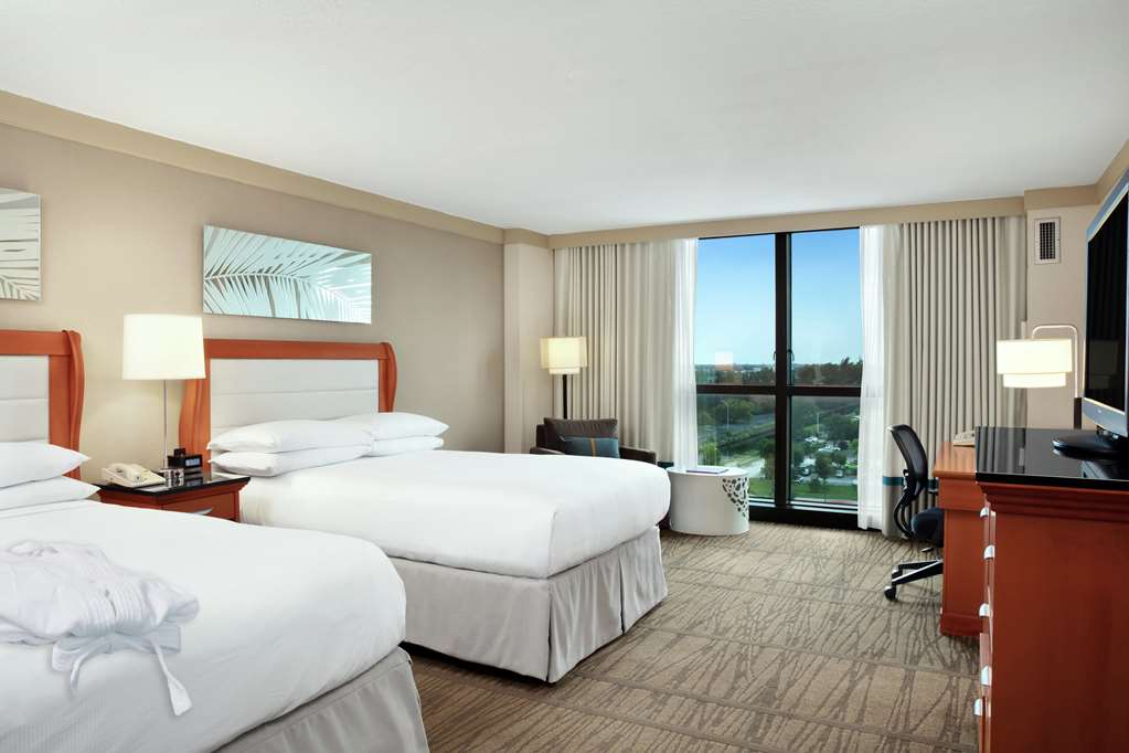 Фото Doubletree by Hilton Hotel Miami Airport & Convention Center
