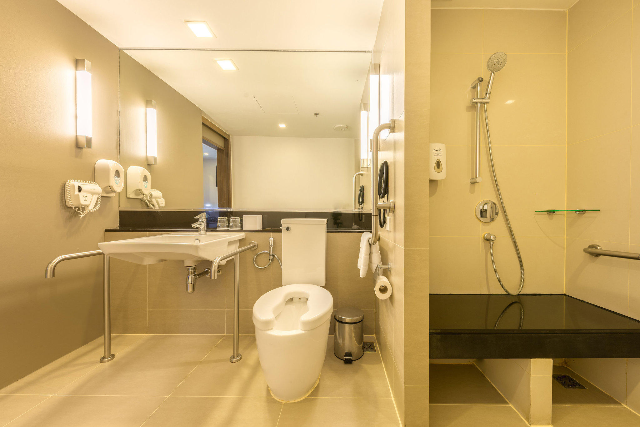 Фото Holiday Inn Express Bangkok Sathorn