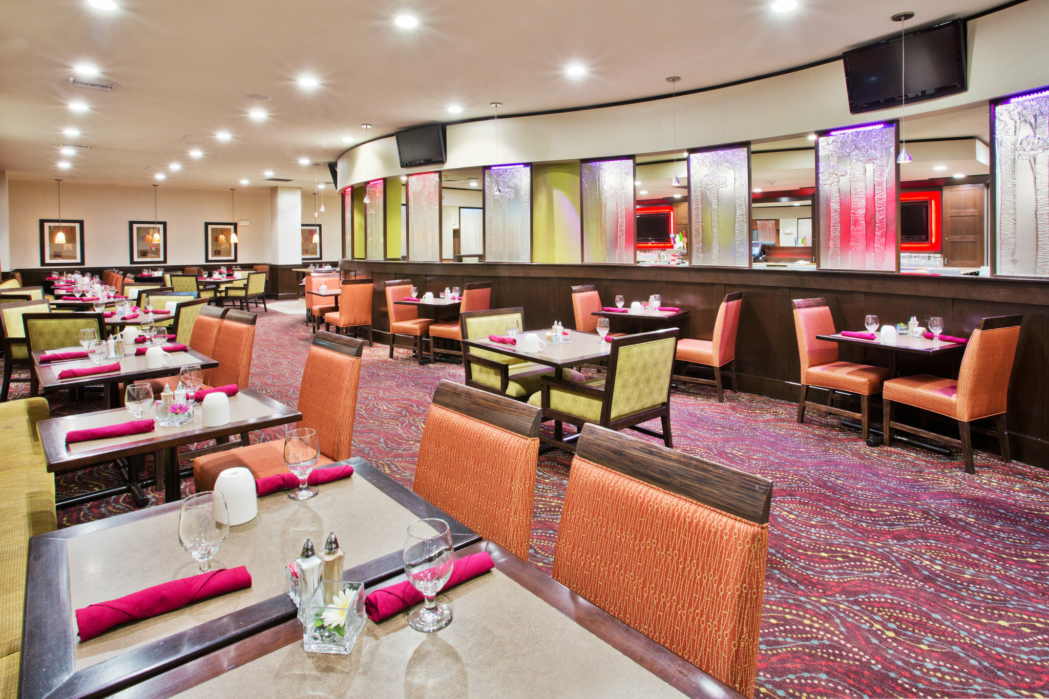 Фото Crowne Plaza Anchorage Midtown, an Ihg Hotel