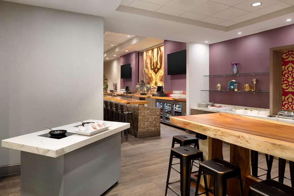 Фото Hilton Fort Wayne at the Grand Wayne Convention Center