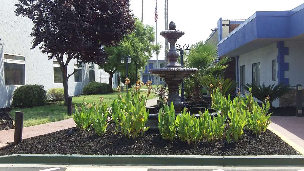 Фото SureStay Plus Hotel by Best Western Sacramento Cal Expo