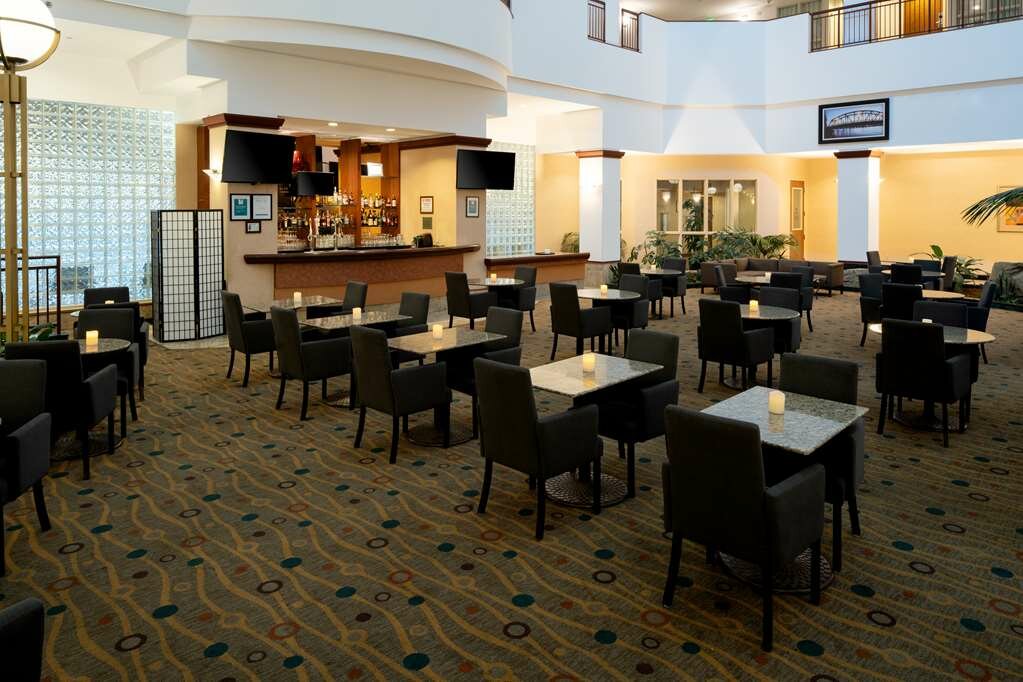 Фото Embassy Suites by Hilton Portland Airport