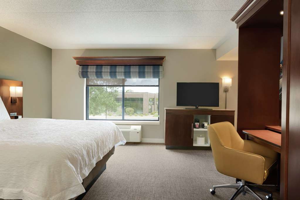 Фото Hampton Inn West Des Moines Lake Drive