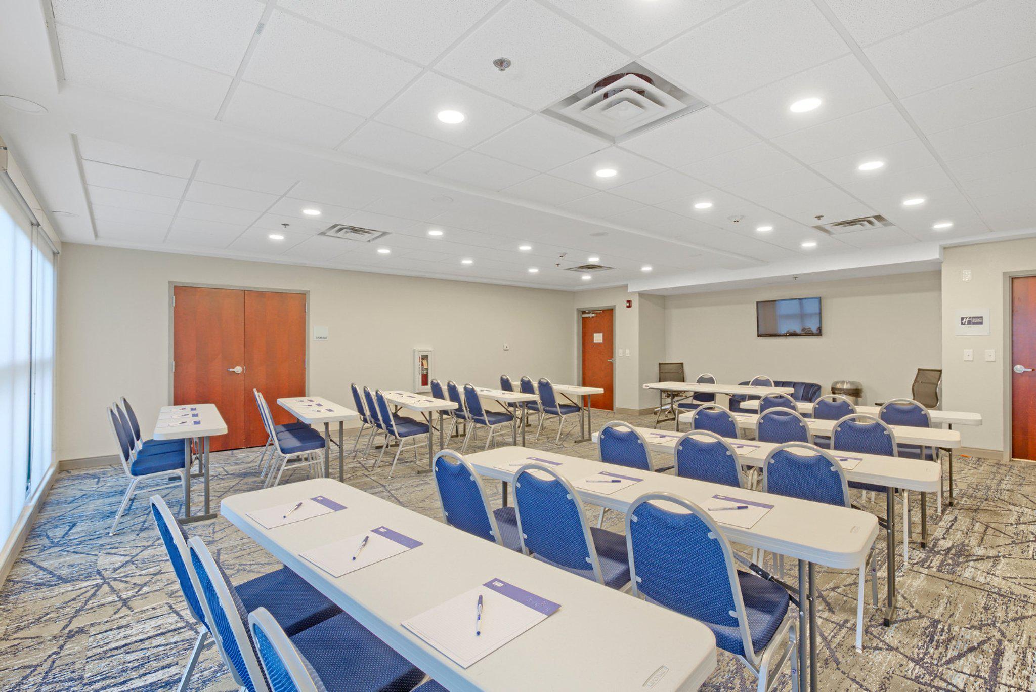 Фото Holiday Inn Express Gulfport Beach, an Ihg Hotel