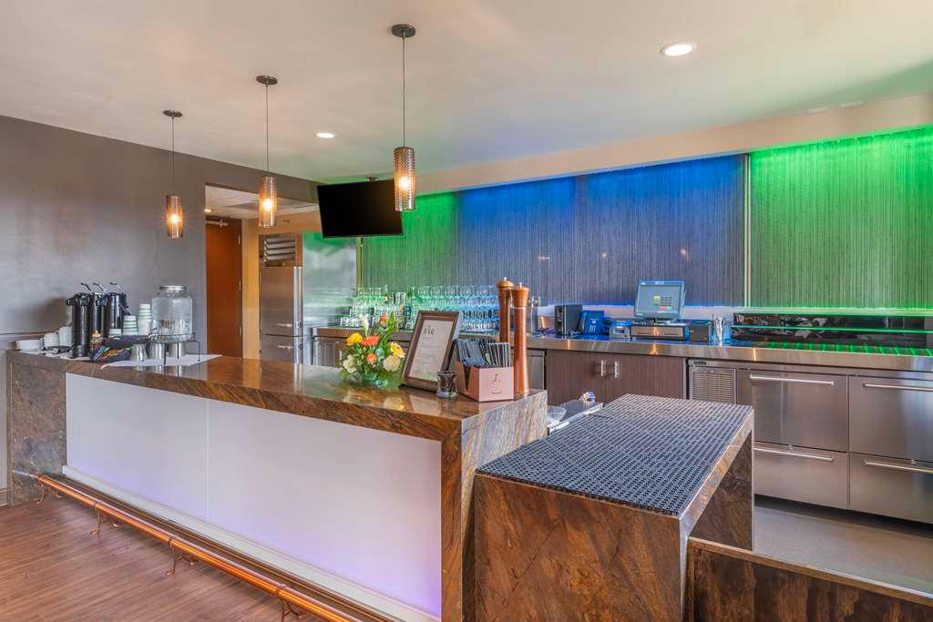 Фото Best Western Premier Boulder Falls Inn